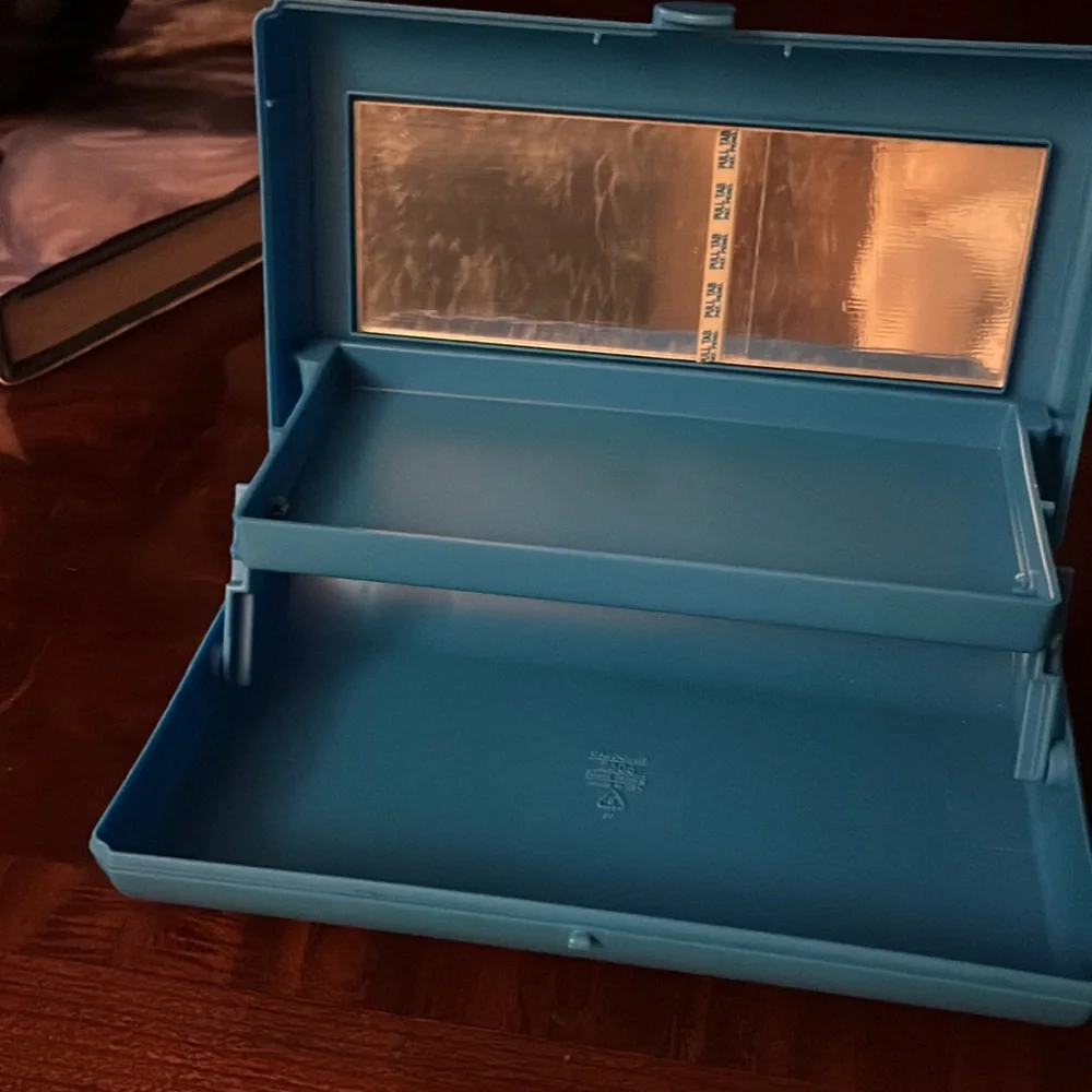 Vintage Caboodles Neutrogena Blue Make-Up Storage Case 8” X 4 1/2” 2” Tall